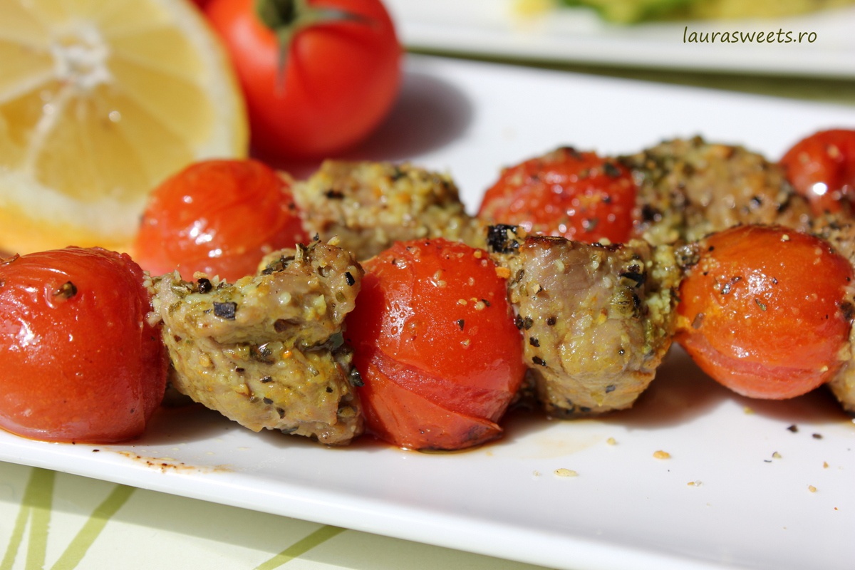 Frigarui din carne de miel pregatite cu aparatul de marinat FoodSaver