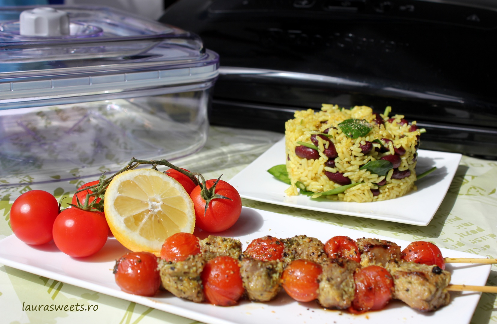 Frigarui din carne de miel pregatite cu aparatul de marinat FoodSaver