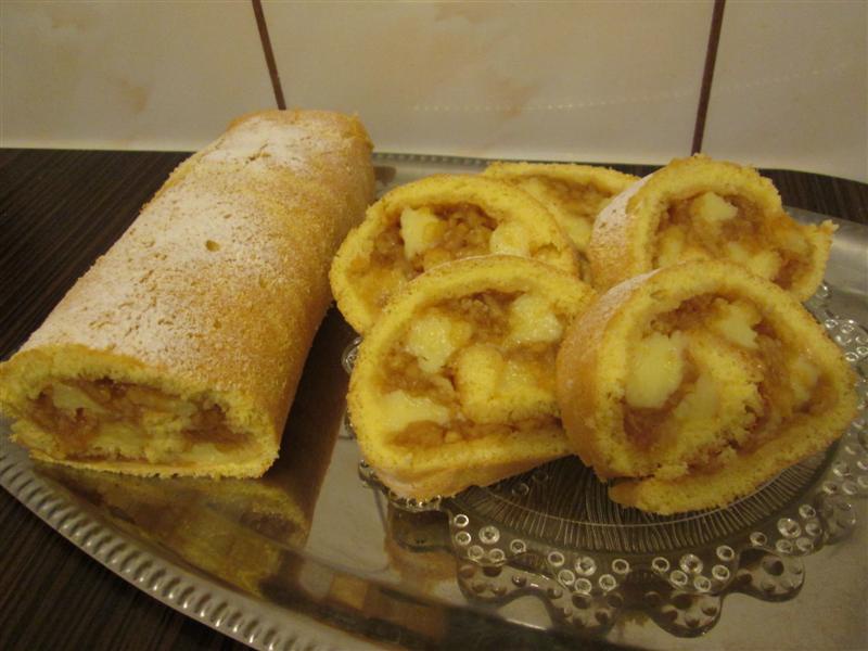 Rulada cu mere si budinca de vanilie
