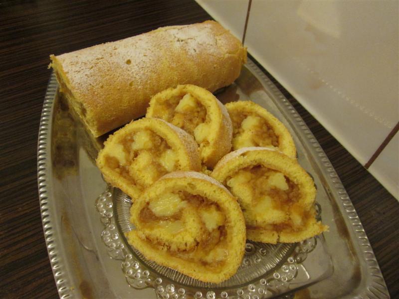 Rulada cu mere si budinca de vanilie