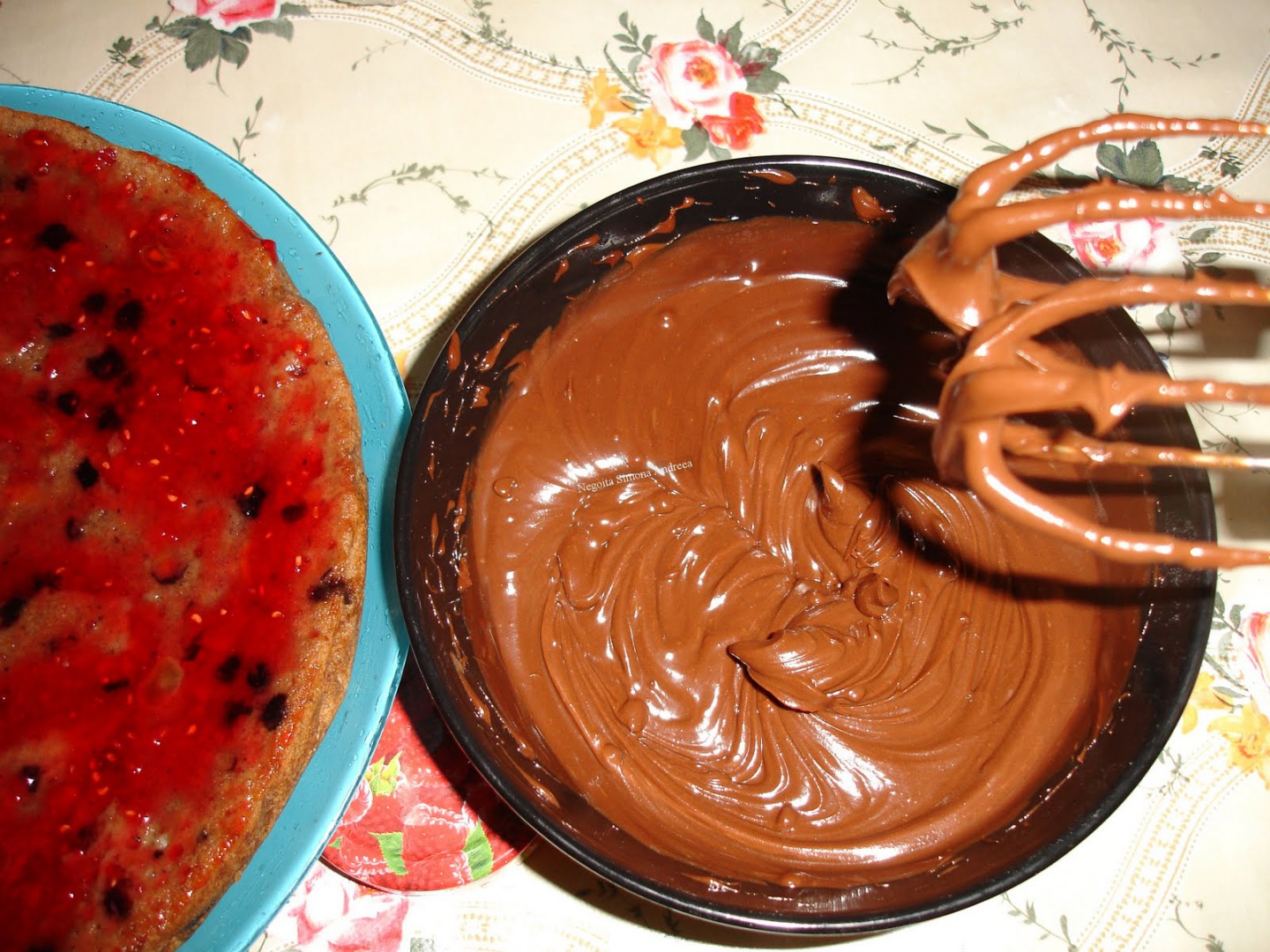 Tort alb cu visine si ciocolata