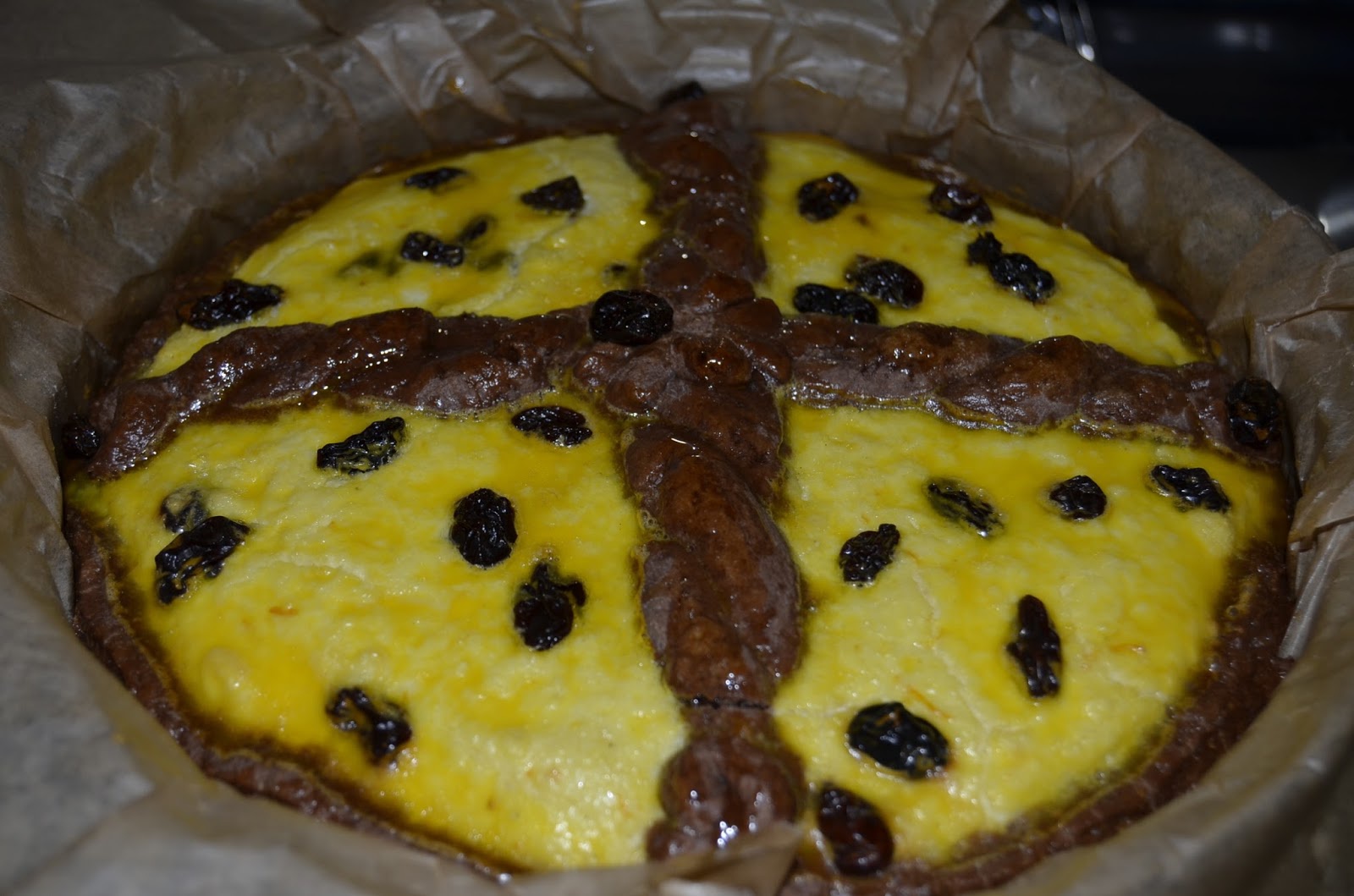 Pasca cu aluat de cacao si branza dulce