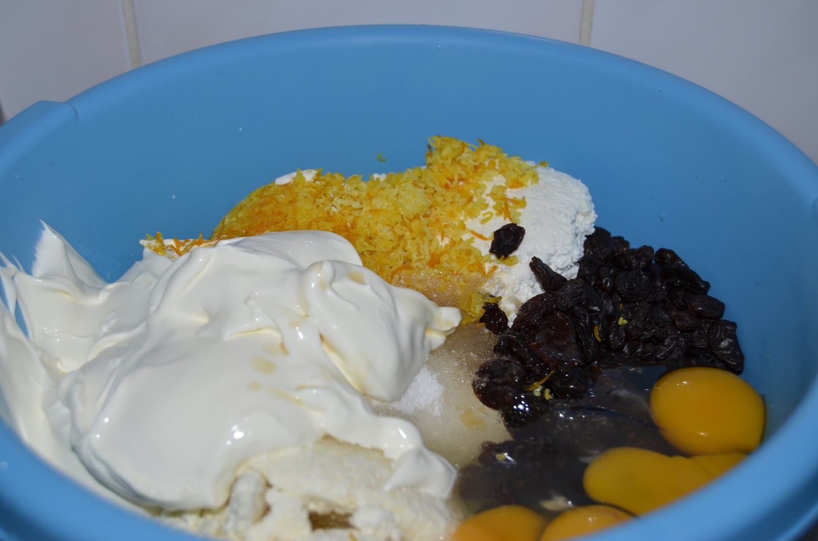 Pasca cu aluat de cacao si branza dulce