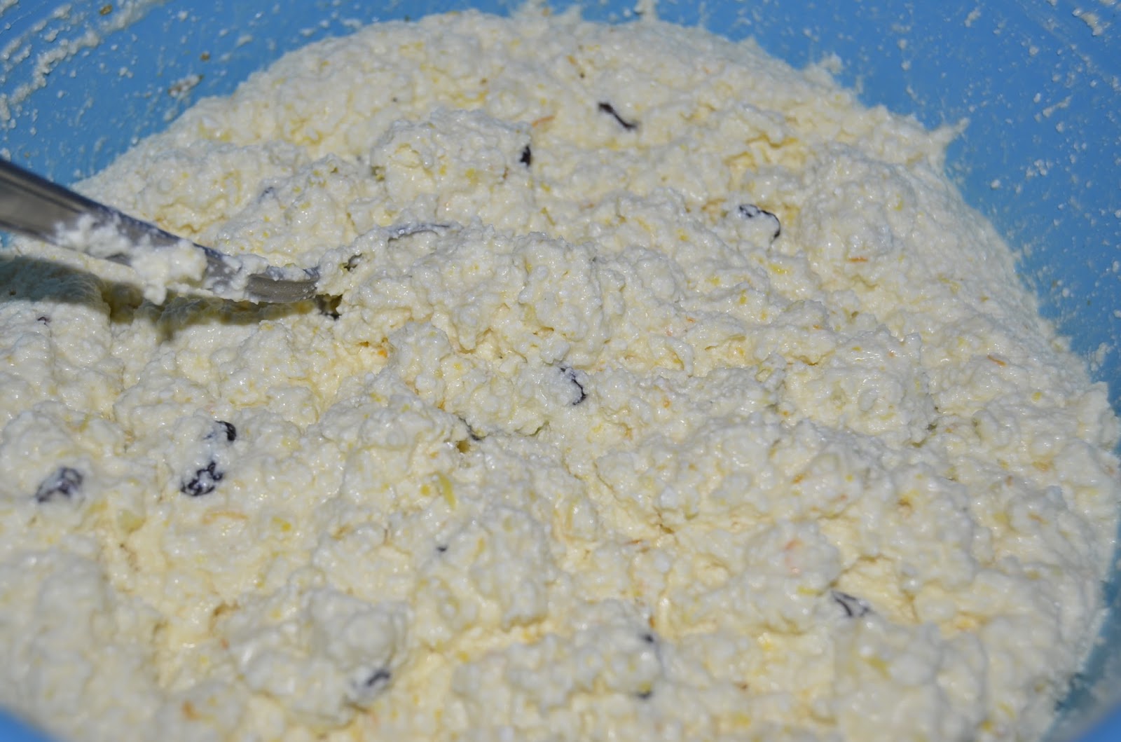 Pasca cu aluat de cacao si branza dulce