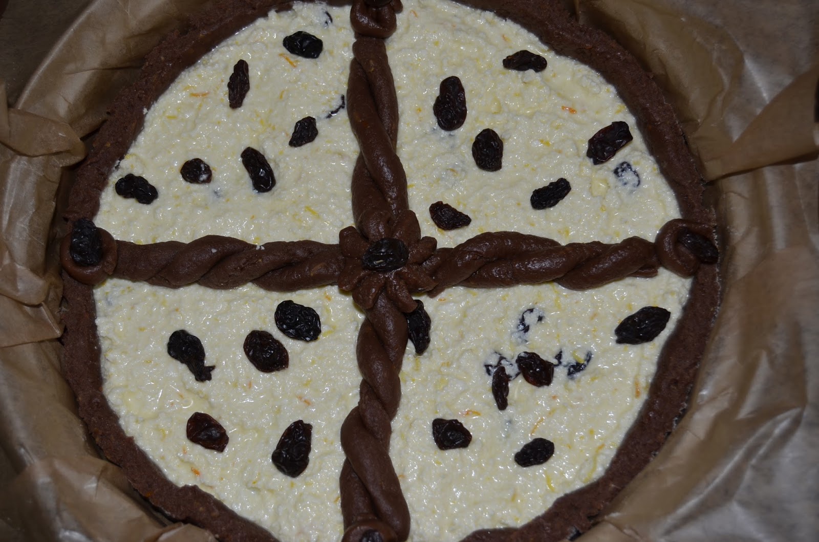 Pasca cu aluat de cacao si branza dulce