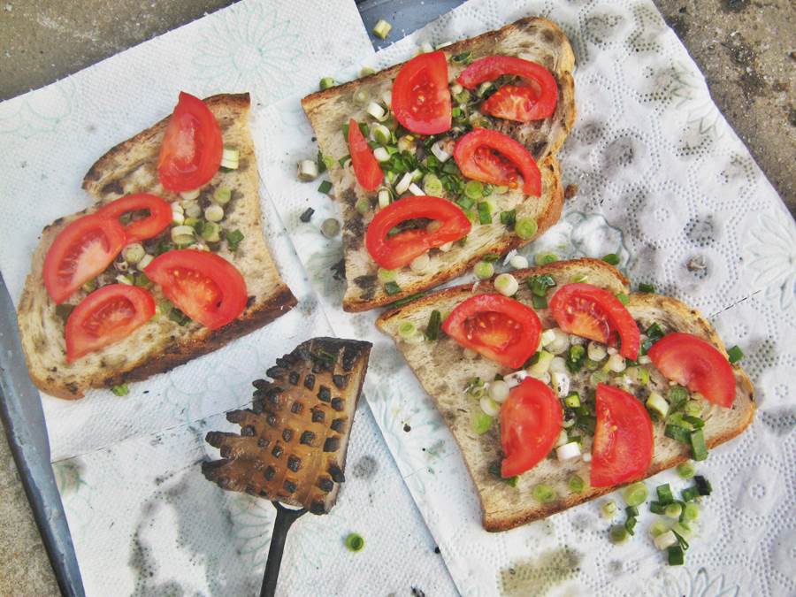 Clisa (slanina) fripta si pita picurata