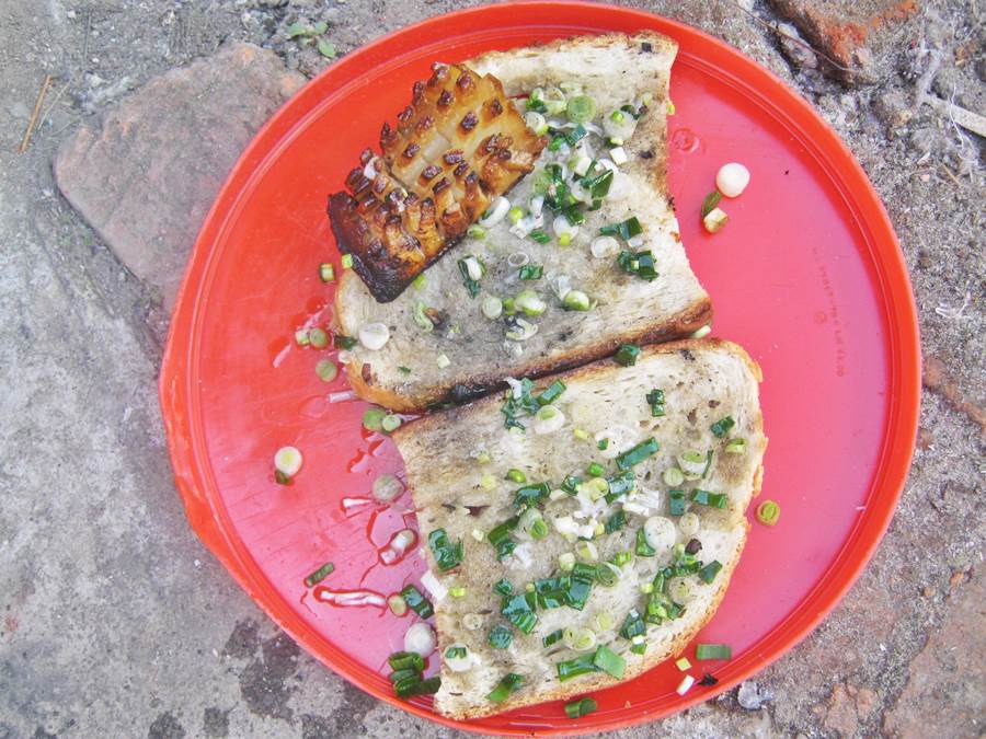 Clisa (slanina) fripta si pita picurata