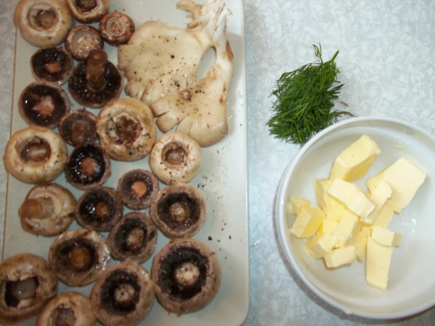 Ciuperci cu unt si marar la gratar