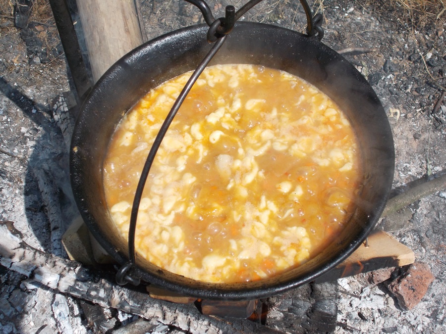 Gulas(gulyas) de miel la ceaun