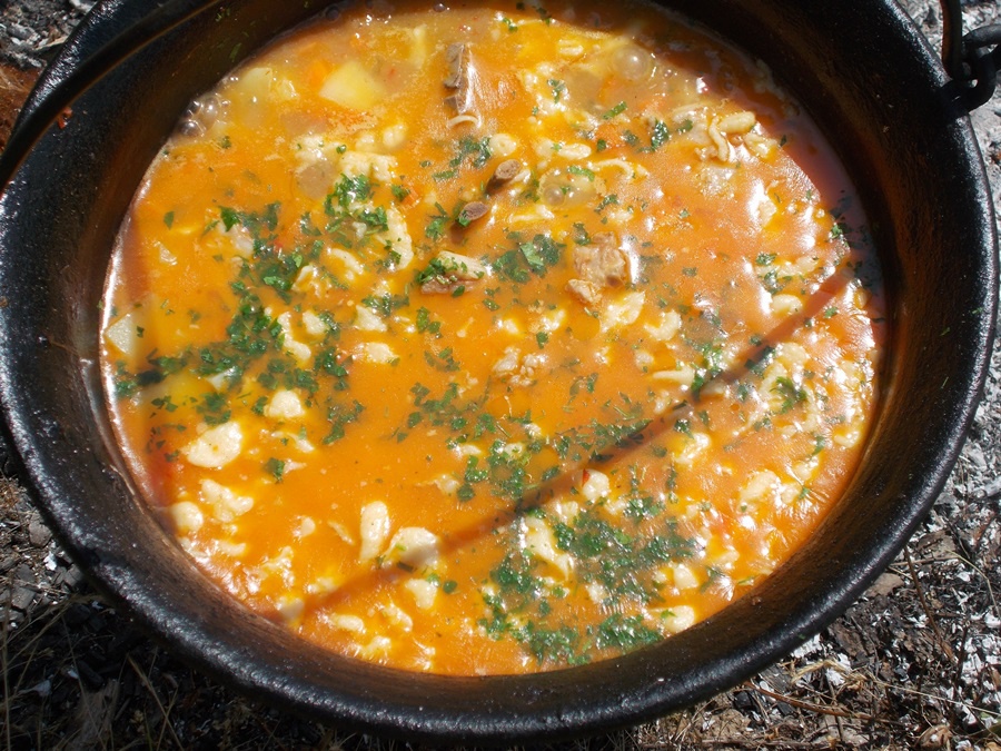 Gulas(gulyas) de miel la ceaun