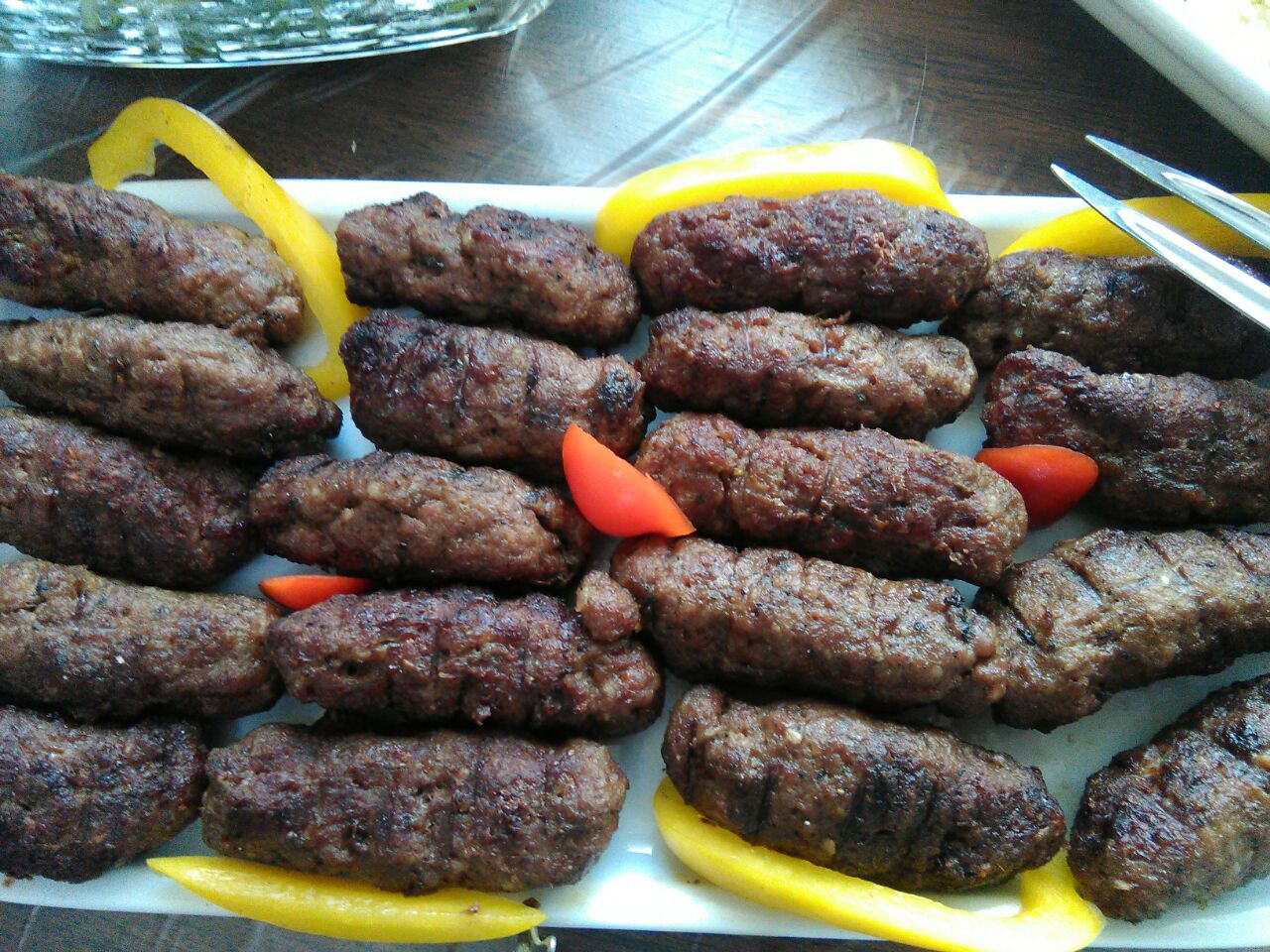 Mici de casa din carne de vita si miel, la gratar