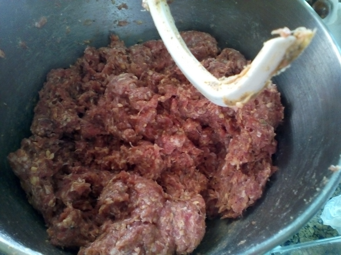 Mici de casa din carne de vita si miel, la gratar