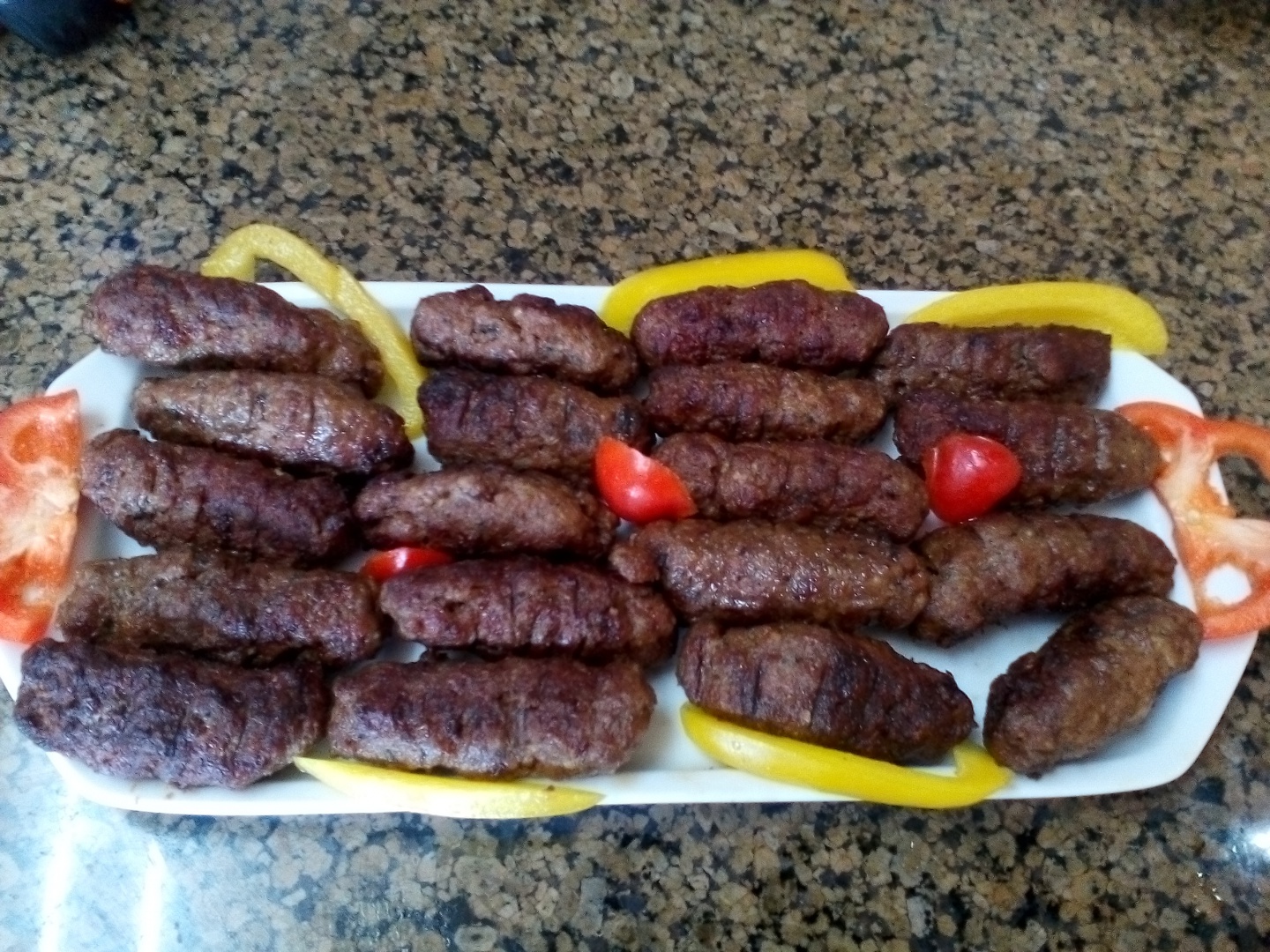 Mici de casa din carne de vita si miel, la gratar