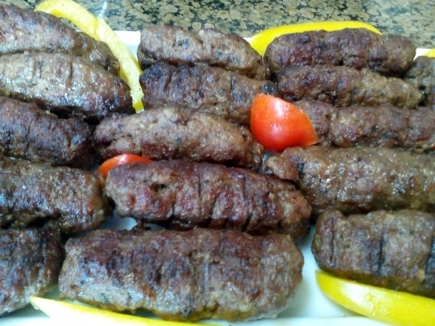 Mici de casa din carne de vita si miel, la gratar