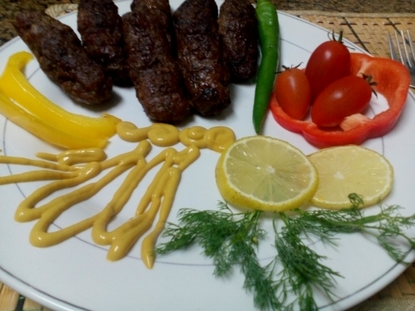 Mici de casa din carne de vita si miel, la gratar