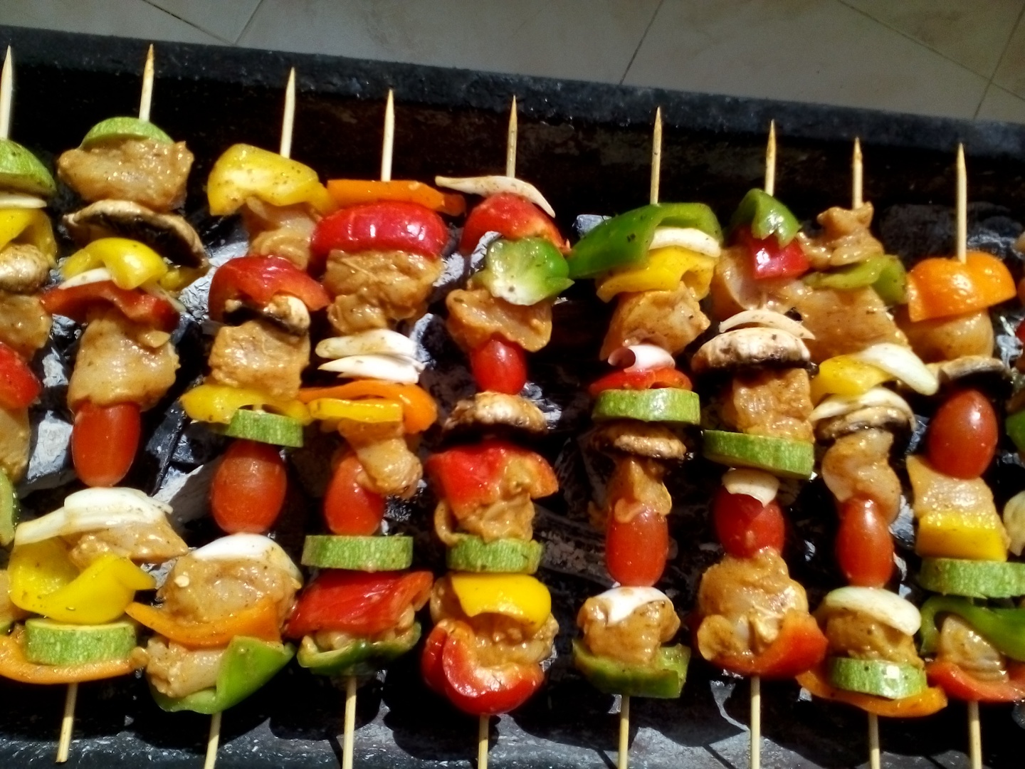 SHISH TAOUK- Piept de pui la gratar cu legume mixte