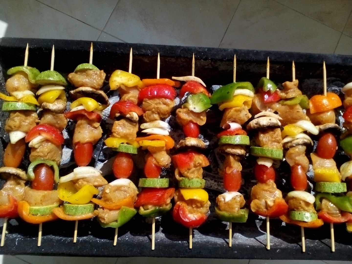 SHISH TAOUK- Piept de pui la gratar cu legume mixte