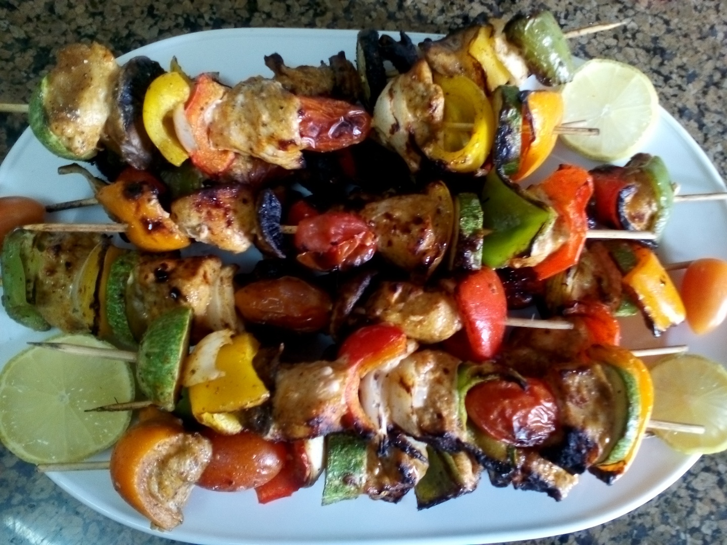 SHISH TAOUK- Piept de pui la gratar cu legume mixte