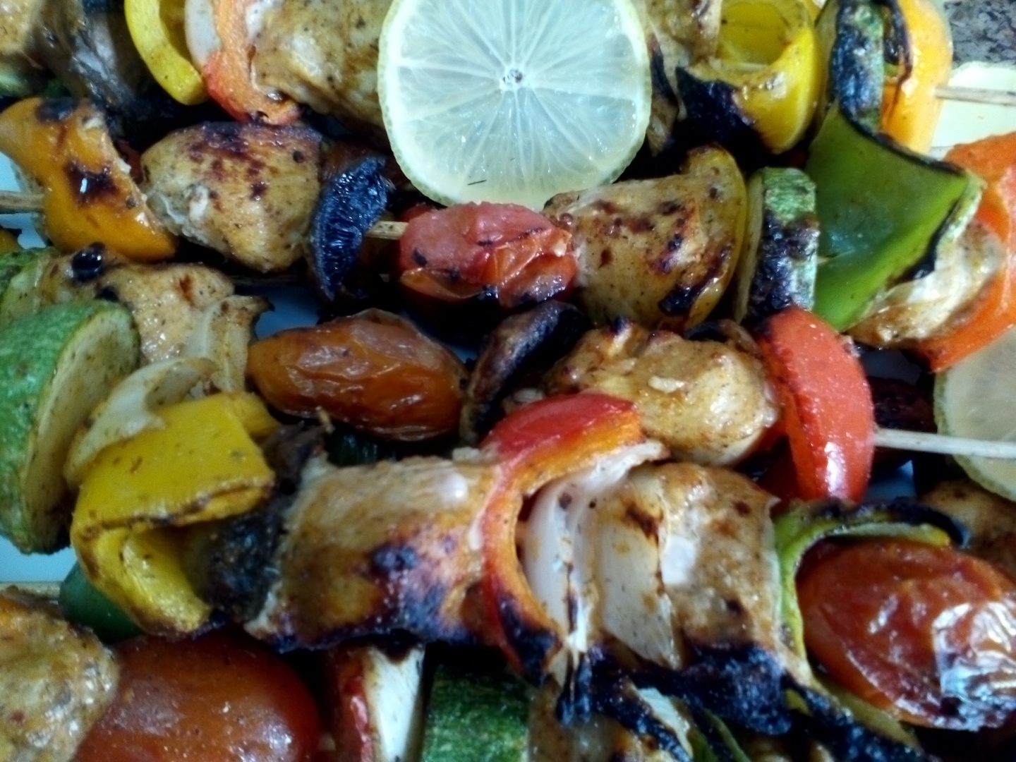 SHISH TAOUK- Piept de pui la gratar cu legume mixte