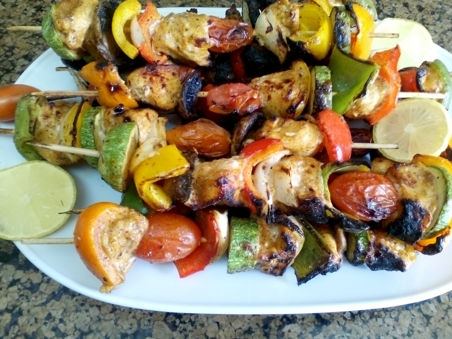 SHISH TAOUK- Piept de pui la gratar cu legume mixte