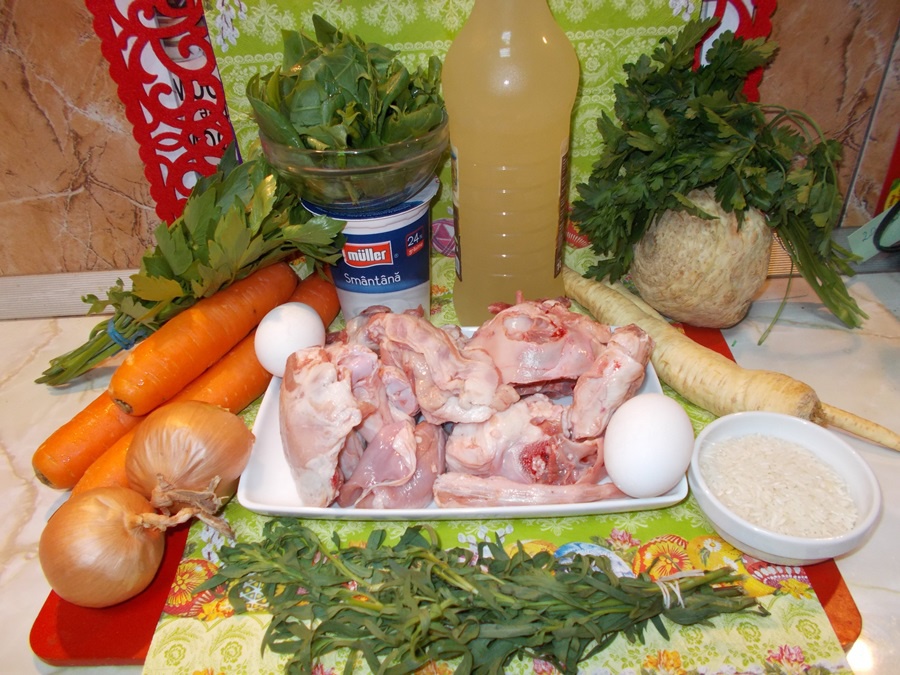 Bors cu perisoare de miel si verdeturi