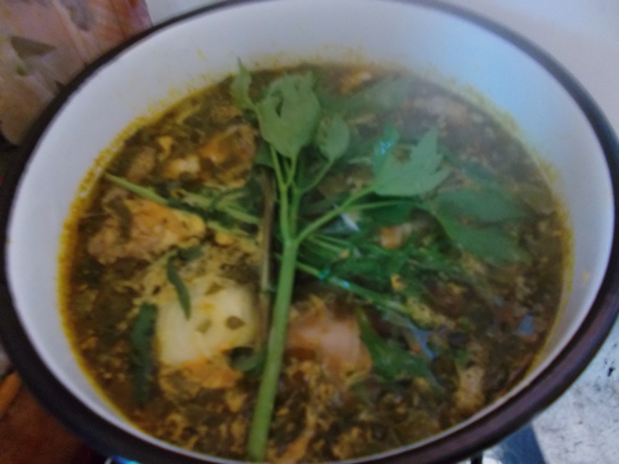 Bors cu perisoare de miel si verdeturi