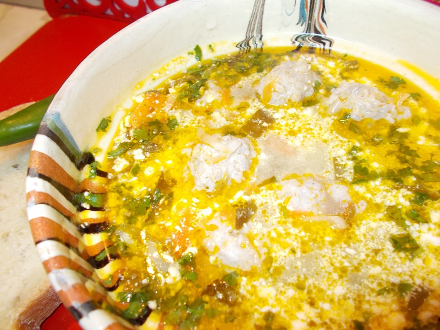 Bors cu perisoare de miel si verdeturi