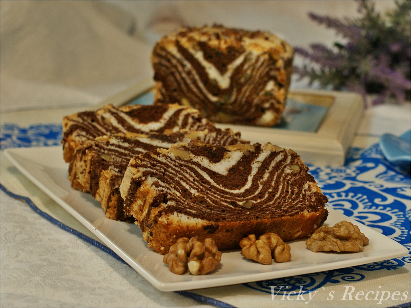 Chec zebra din albusuri cu nuci si vanilie. Reteta simpla , delicioasa si usor de facut