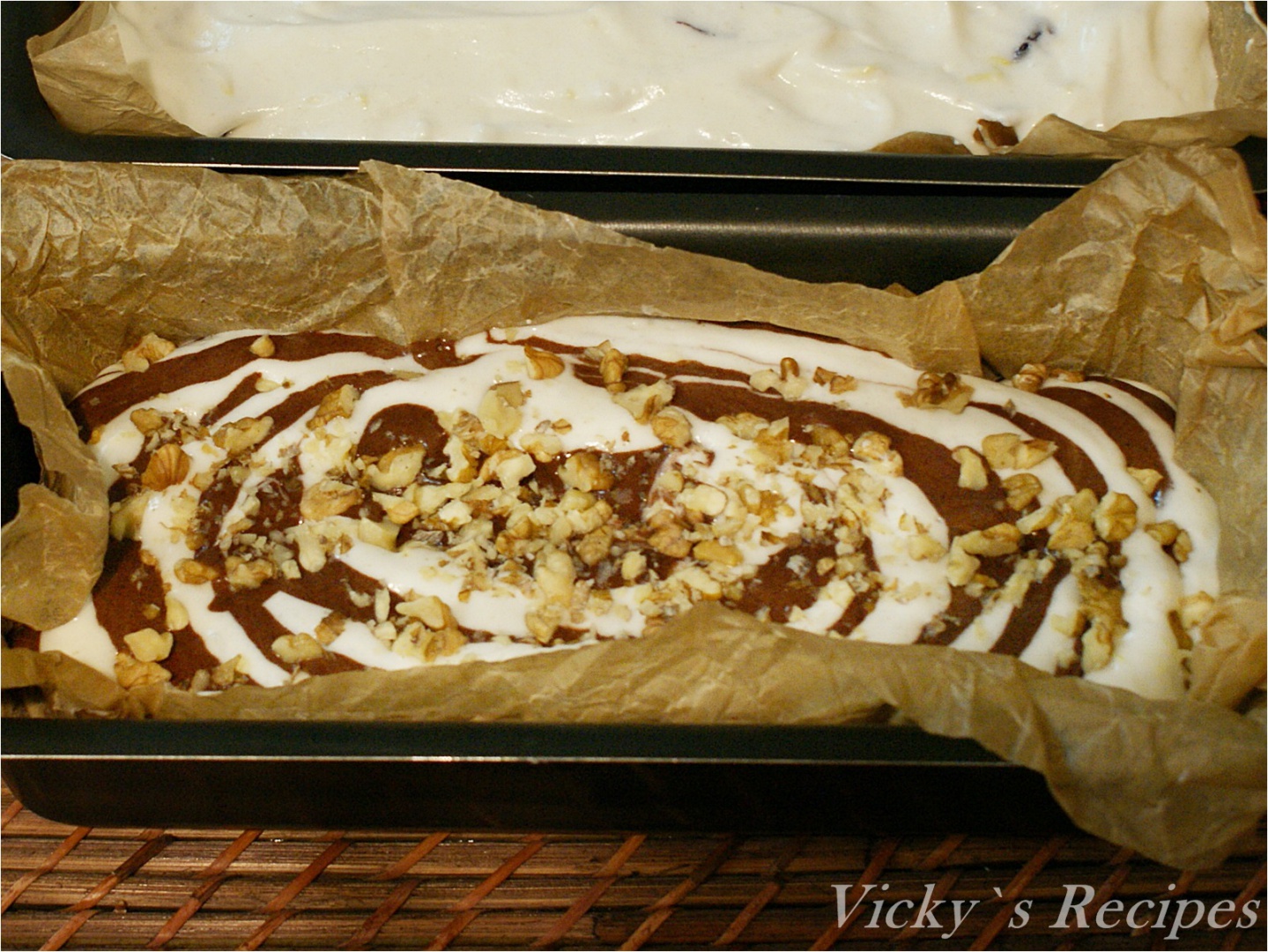 Chec zebra din albusuri cu nuci si vanilie. Reteta simpla , delicioasa si usor de facut