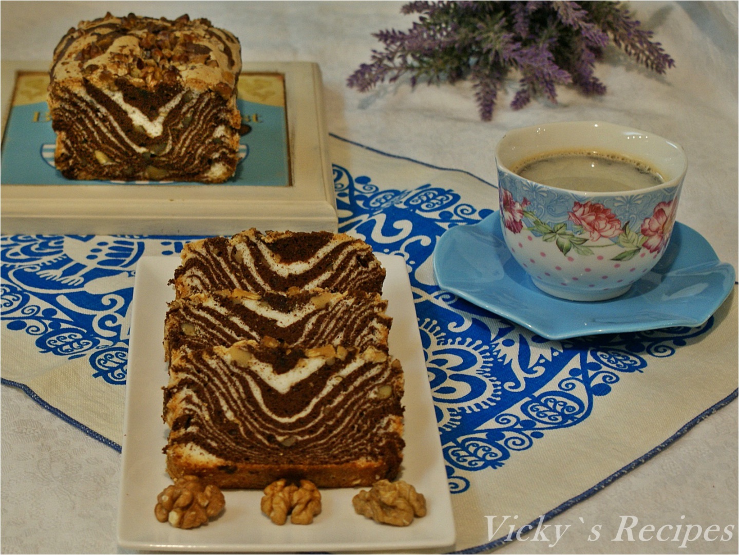 Chec zebra din albusuri cu nuci si vanilie. Reteta simpla , delicioasa si usor de facut