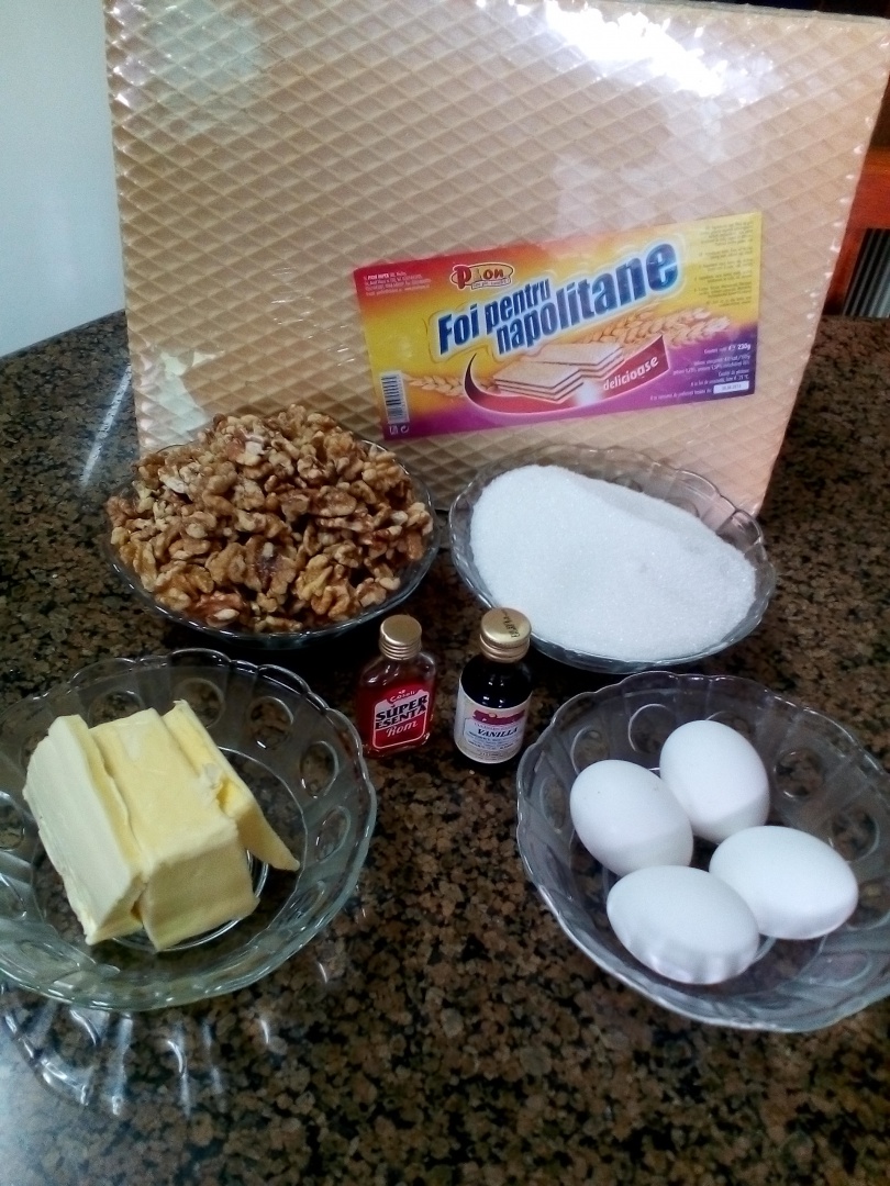 Napolitanele copilariei  (nuca, caramel si glazura de ciocolata)