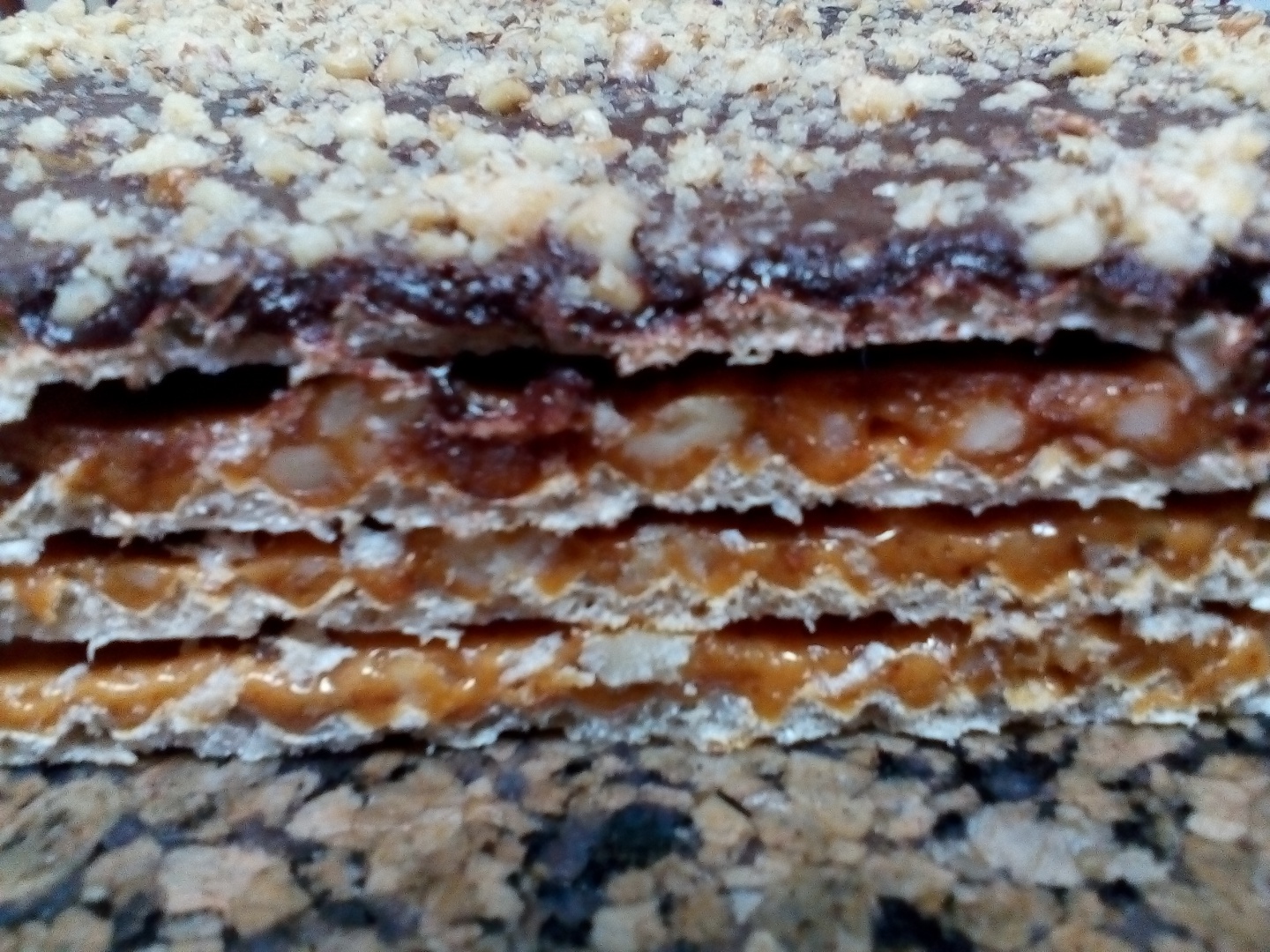 Napolitanele copilariei  (nuca, caramel si glazura de ciocolata)