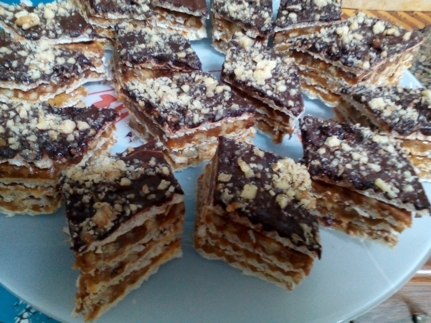 Napolitanele copilariei  (nuca, caramel si glazura de ciocolata)