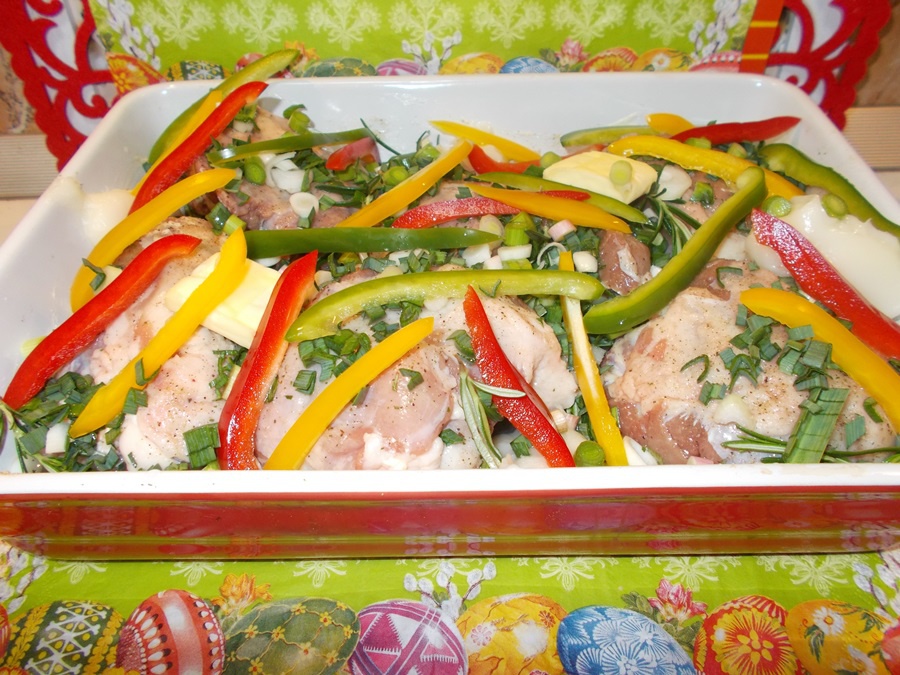 Friptura de miel cu cartofi noi, ciuperci si sos de menta