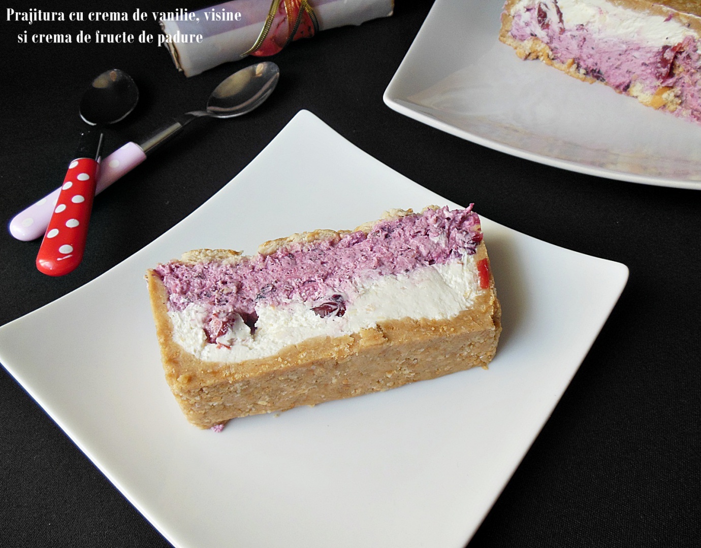 Prajitura cu crema de vanilie, visine si crema de fructe de padure