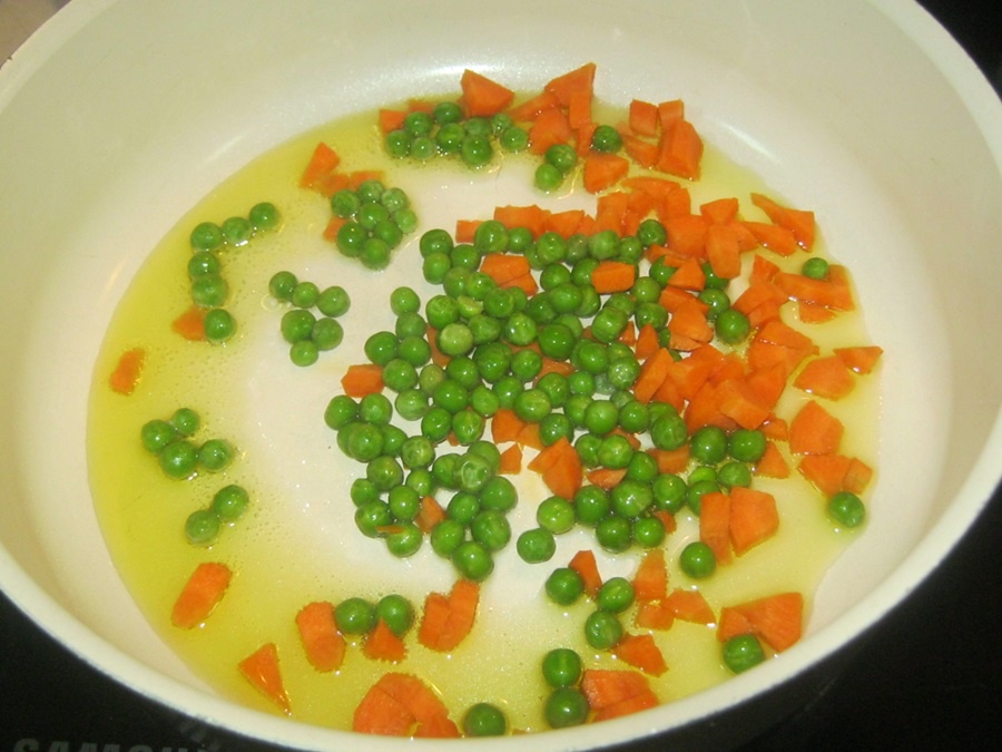 Riz cantonais cu ciulama de ficatei