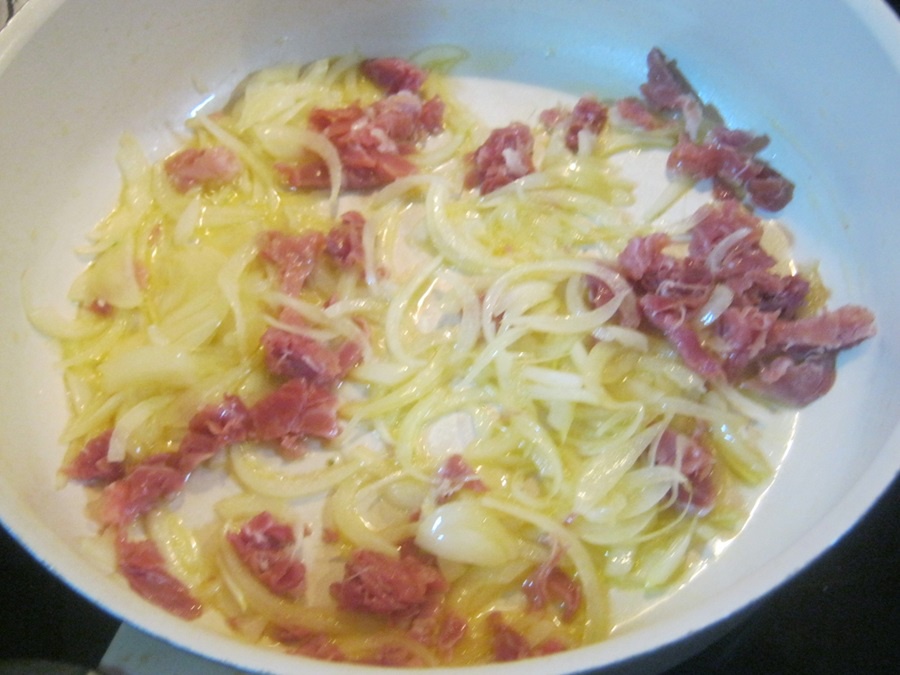 Riz cantonais cu ciulama de ficatei