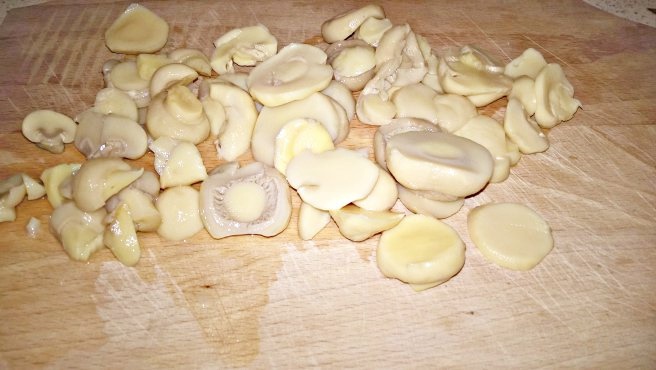 Tagliatelle cu sos alb și ciuperci