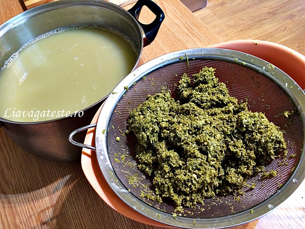 Sirop din muguri de brad, maruntiti