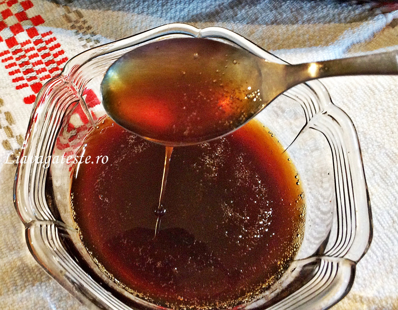 Sirop din muguri de brad, maruntiti