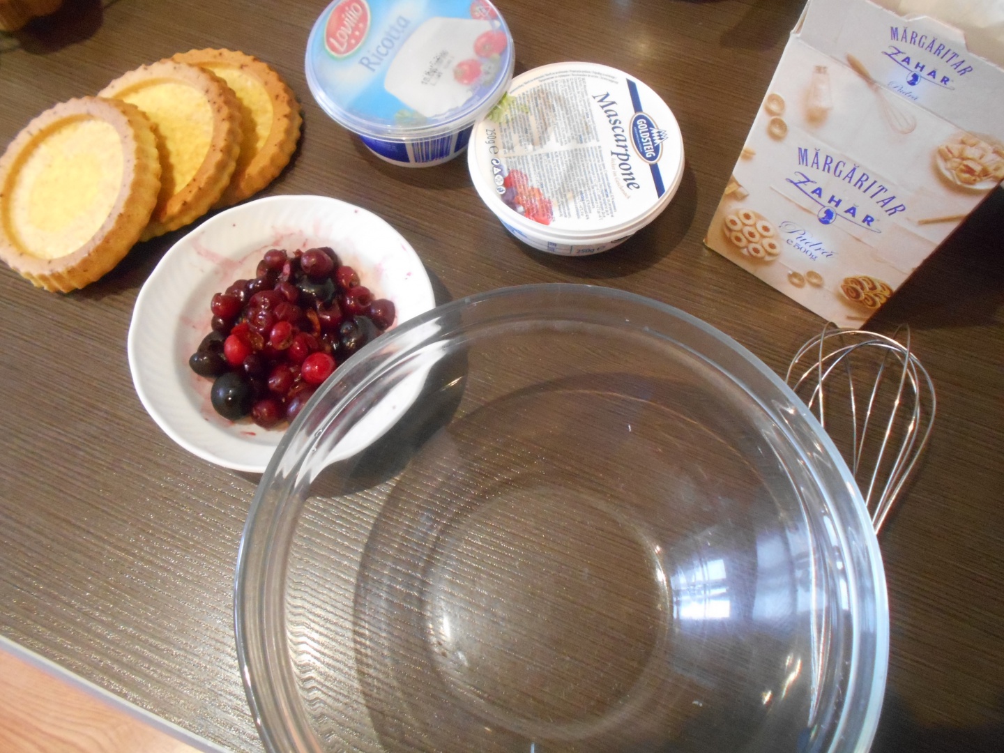 Tortulet  aromat cu cirese si ricotta