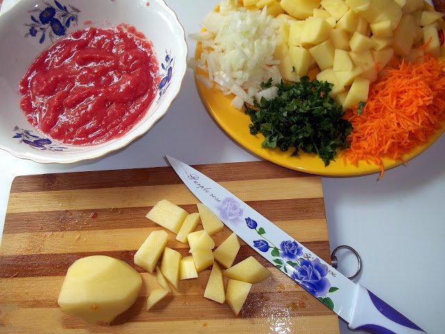 Ciorba ruseasca cu sfecla rosie