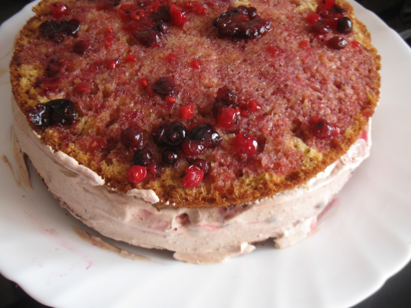 Tort cu fructe de padure si crema de ciocolata