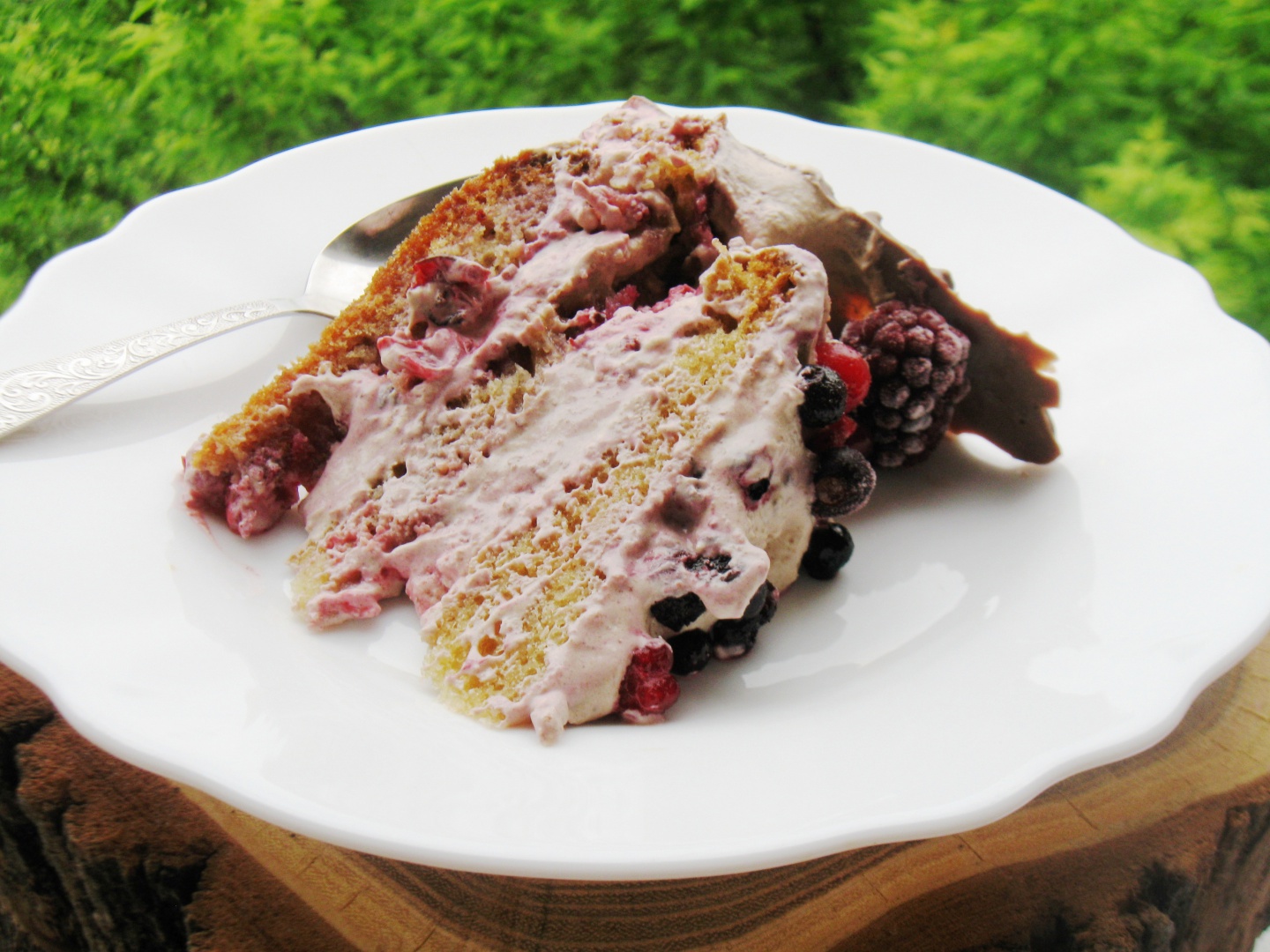 Tort cu fructe de padure si crema de ciocolata