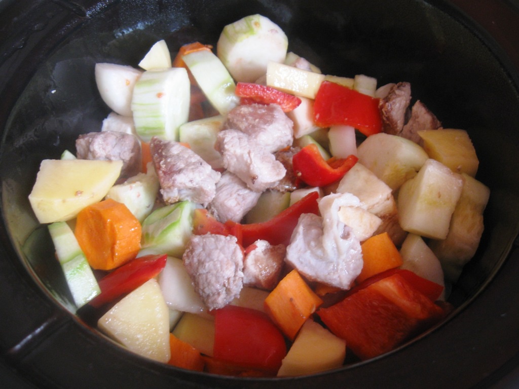 Ghiveci de legume cu carne la slow cooker