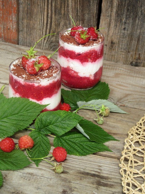 Tiramisu cu piure de zmeura