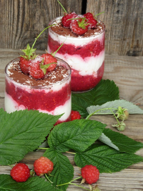 Tiramisu cu piure de zmeura