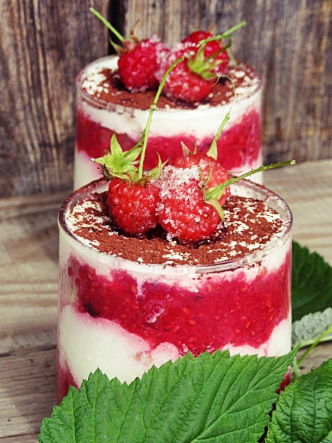 Tiramisu cu piure de zmeura