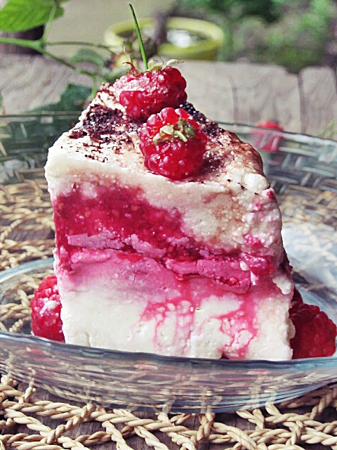 Tiramisu cu piure de zmeura