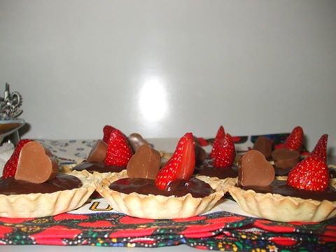 Tarte cu budinca de ciocolata si capsuni